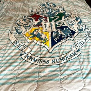 Harry Potter Comforter for double bed. Reverse is navy blue. Also have sheet set